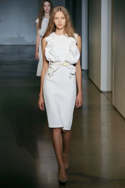 Look 32